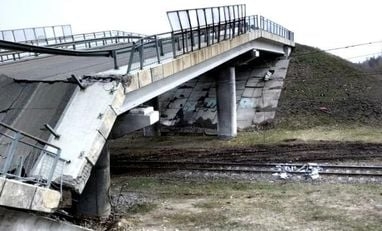 В Україні вже відновили третину зруйнованих залізничних мостів