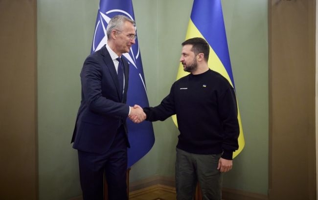 НАТО хочет повысить статус Украины как партнера, не предлагая быстрого членства, - СМИ