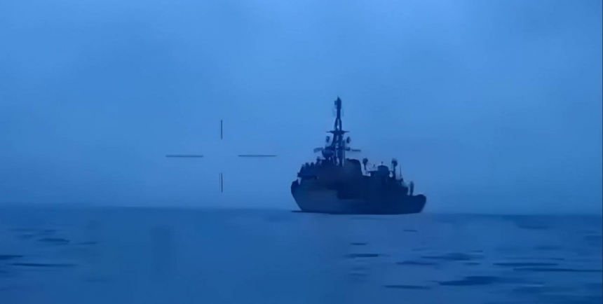 Битва в Черном море: появились кадры поражения корабля «Иван Хурс» (видео)