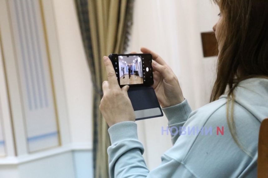 О жизни и материнских чувствах: в Николаевском музее прошла премьера спектакля «Чирикли» (фоторепортаж)
