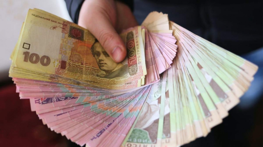 Мінекономіки запропонувало підняти мінімальну зарплату майже на 1 тисячу гривень