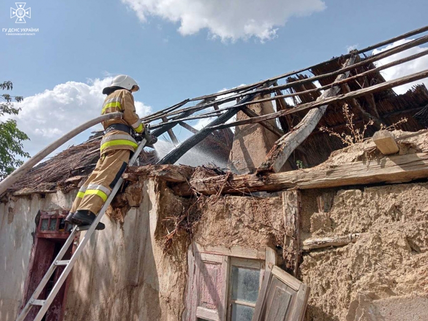Николаевские спасатели дважды за сутки тушили пожары в жилых домах из-за неисправной электропроводки