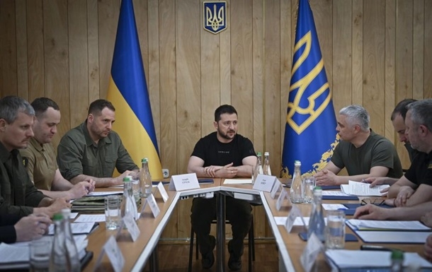 Зеленский в Одессе провел совещание с военными и правоохранителями