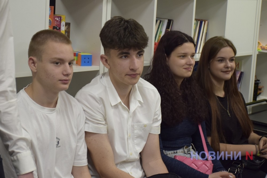 З іграми, ноутбуками та планшетами: у Миколаєві для школярів відкрили освітні центри (фото)
