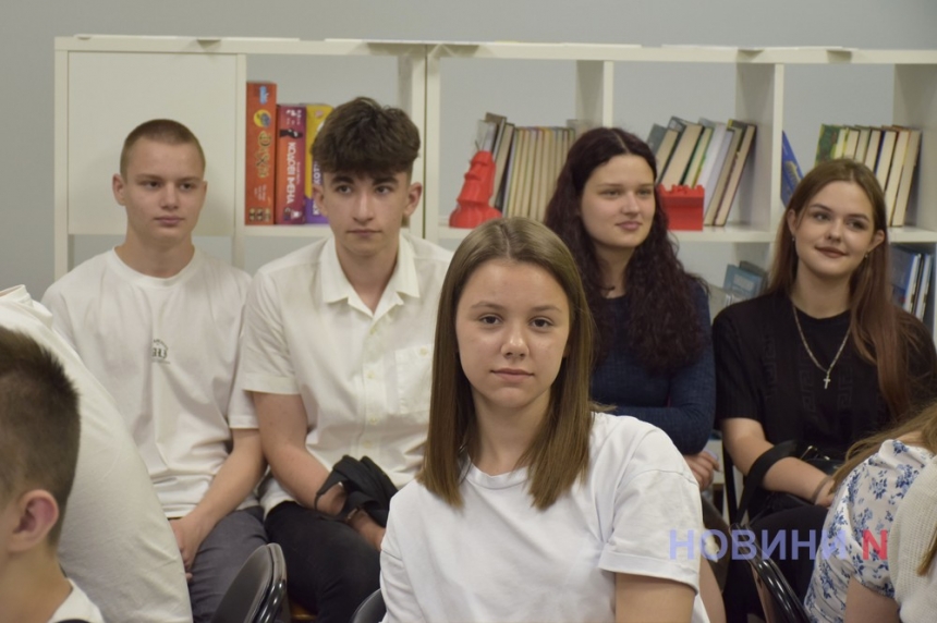 З іграми, ноутбуками та планшетами: у Миколаєві для школярів відкрили освітні центри (фото)