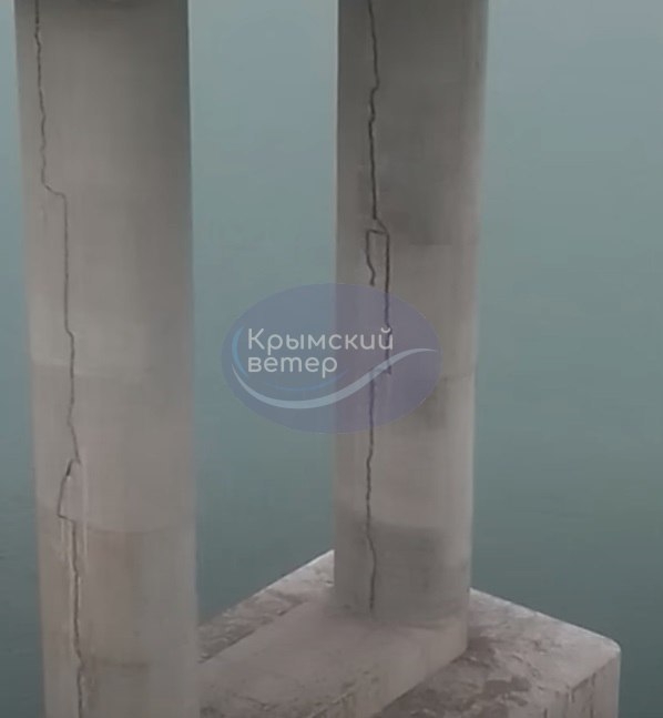 Опори Кримського мосту вкрилися тріщинами (фото)