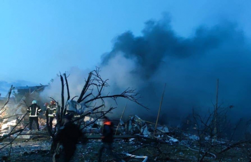 Взрыв в пригороде Днепра: под завалами дома люди, 6 человек, включая ребенка, госпитализированы