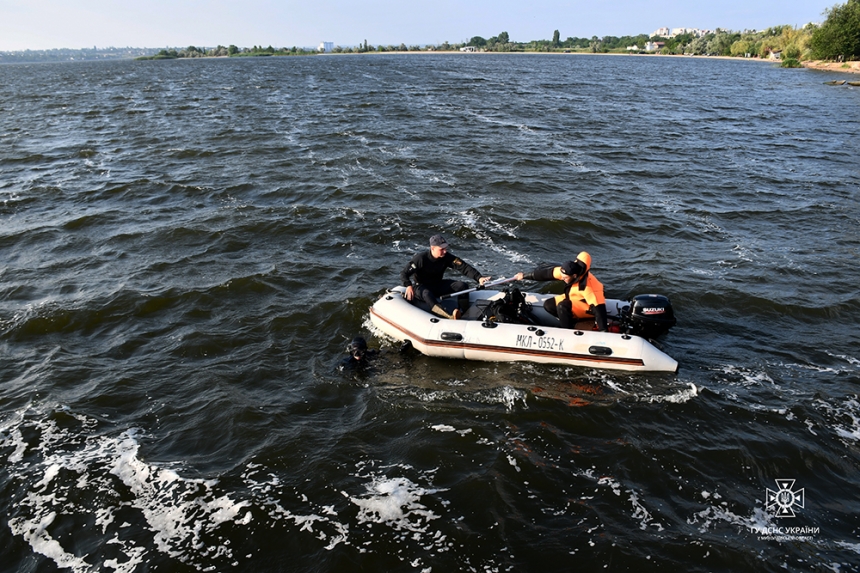 У Миколаєві водолази знайшли тіло хлопця, що стрибнув із пірсу на Намиві