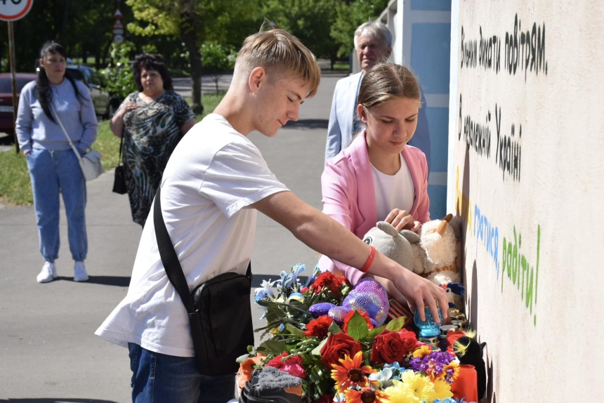 В Николаеве почтили память детей, погибших из-за вторжения РФ (фоторепортаж)