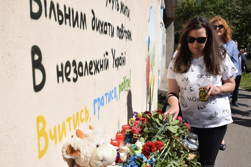 В Николаеве почтили память детей, погибших из-за вторжения РФ (фоторепортаж)