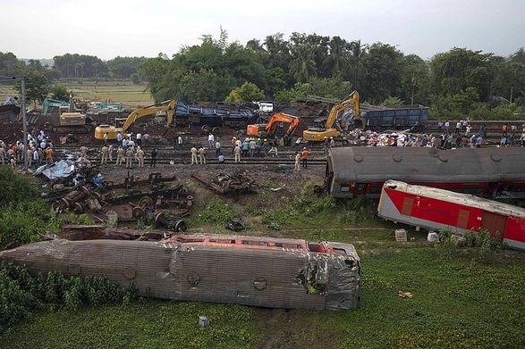 Помилка в системі сигналізації призвела до залізничної аварії в Індії – загинуло 275 людей
