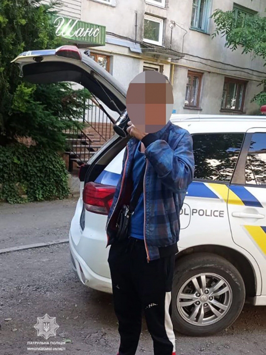 В Николаеве пьяный водитель ВАЗа пытался дать взятку патрульным