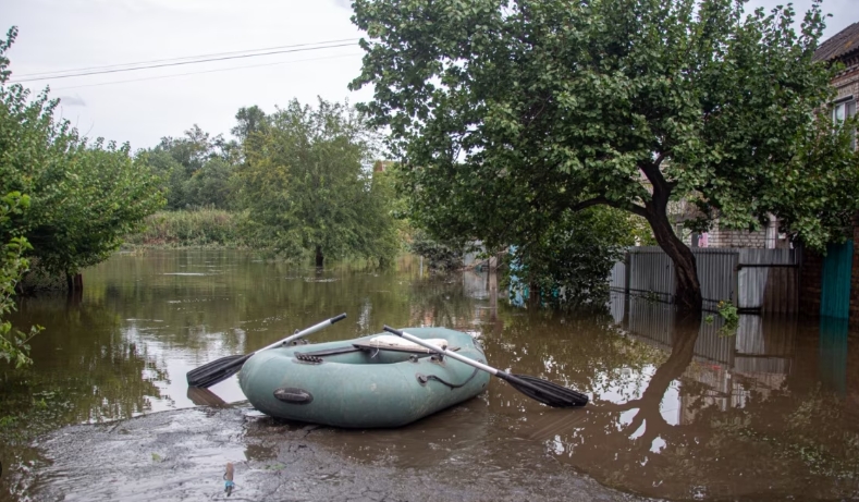 На Правобережжі вже затоплено вісім населених пунктів і частину Херсона: фото та відео наслідків