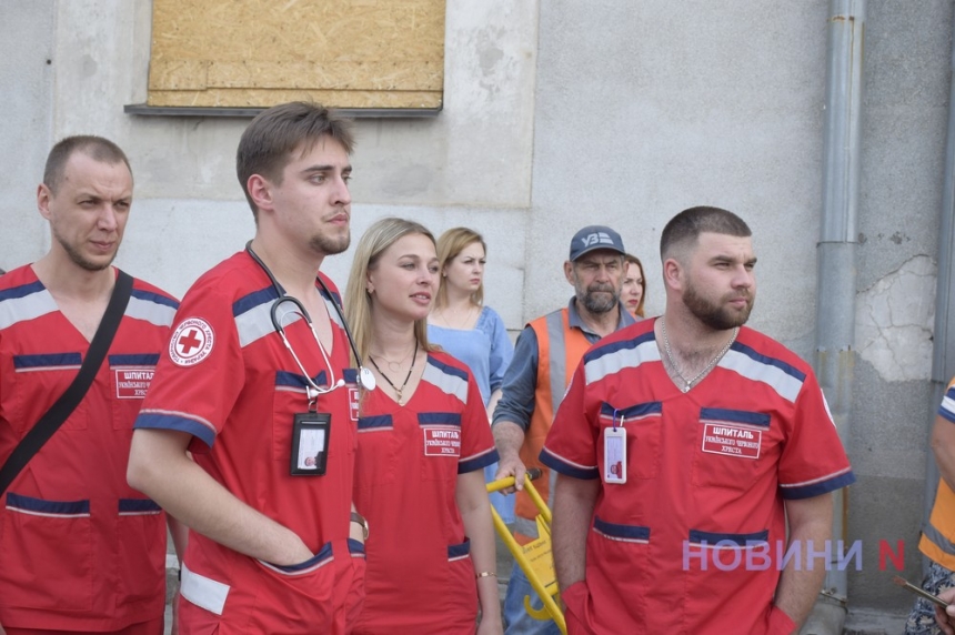 Як у Миколаєві зустріли постраждалих від вибуху Каховської ГЕС (фоторепортаж)
