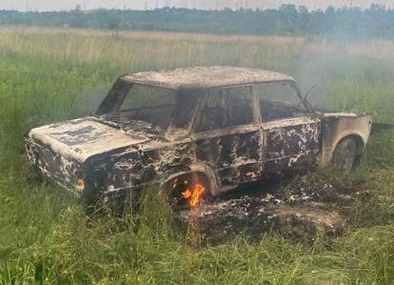 Поліцейські знайшли підлітків, які заради забави спалили автомобіль