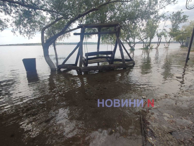 У Миколаєві рівень води піднявся вже на 77 см: підтоплено кілька районів міста