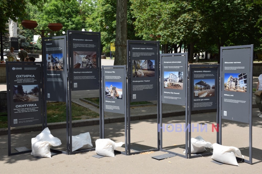 Города и их Герои: в Николаеве проходит выставка, посвященная трагическим событиям российско-украинской войны (фоторепортаж)