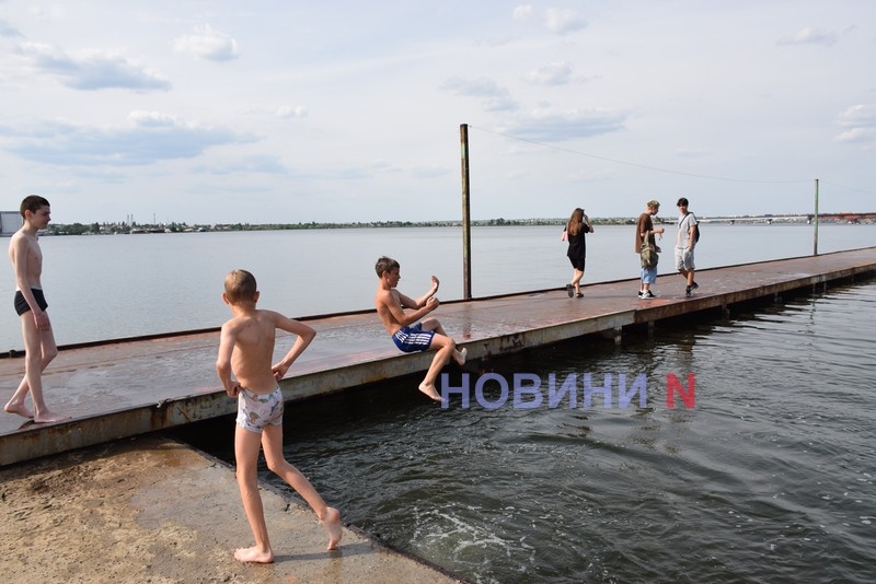У Миколаєві підтопило яхт-клуб – містяни йдуть зробити фото на згадку (фоторепортаж)