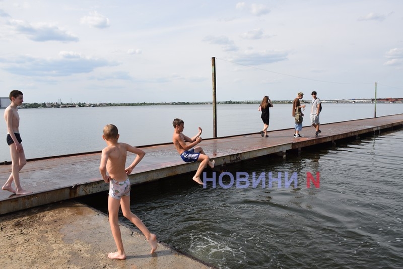 В Николаеве подтопило яхт-клуб — горожане идут сделать фото на память (фоторепортаж)