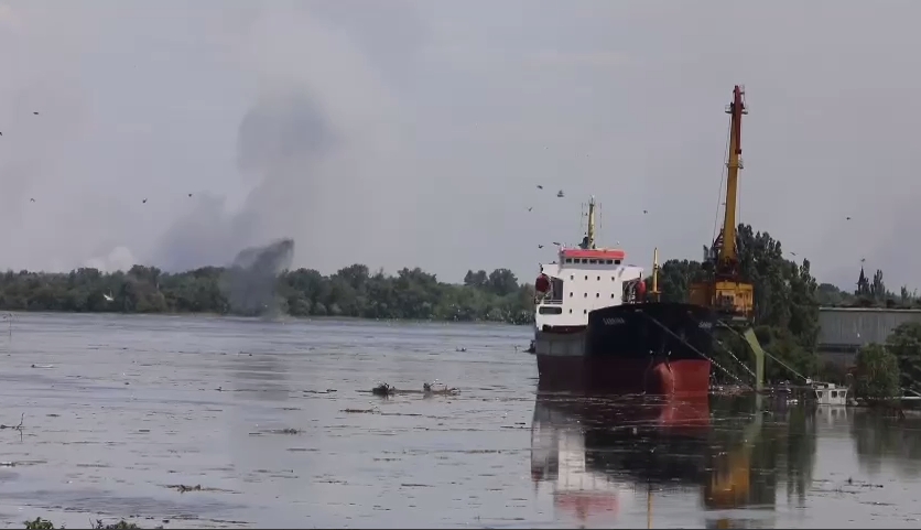 В ОК «Південь» показали, як окупанти обстрілюють затоплені райони Херсона