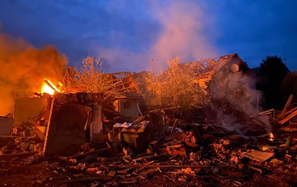 На Житомирщині ракета знищила шість житлових будинків: є загибла та постраждалі