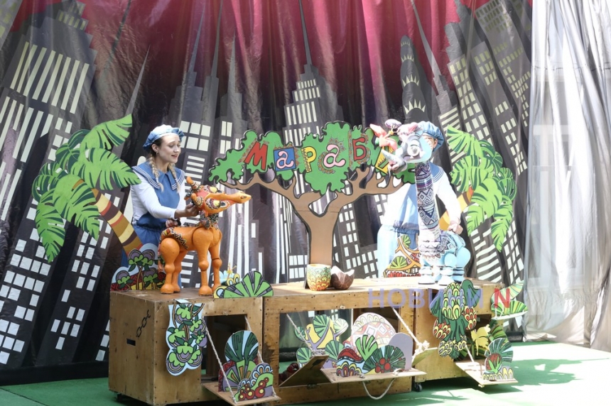 С любовью к николаевским детям: херсонский театр кукол показал яркий спектакль (фоторепортаж)