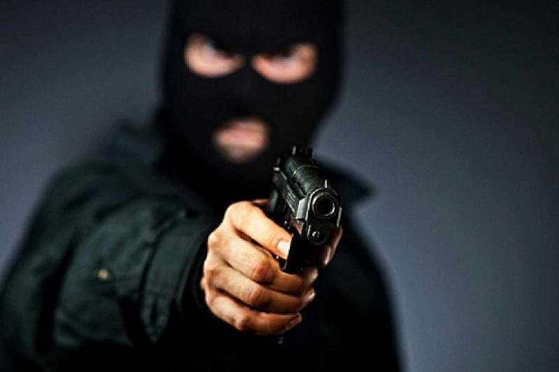 В Одесі поліцейський надів маску та пограбував АЗС
