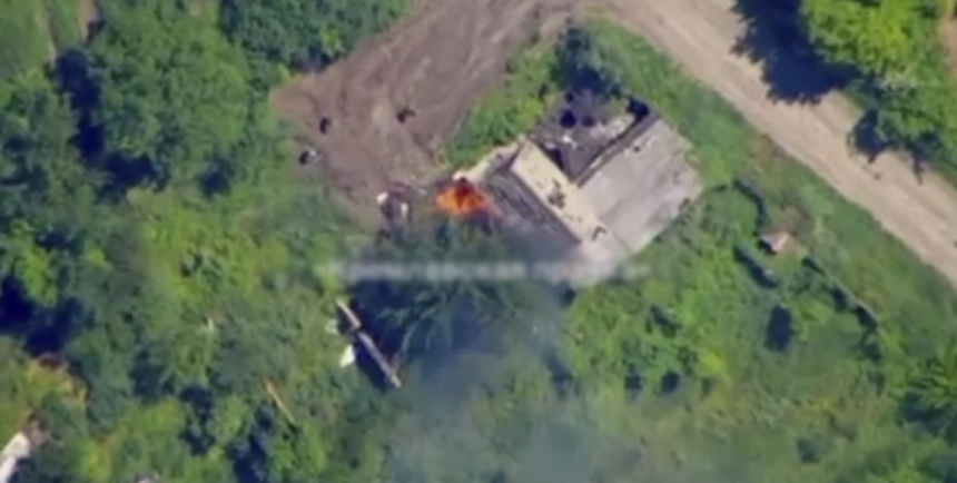Окупанти похвалилися знищенням українського танка, але зруйнували лише муляж (фото, відео)