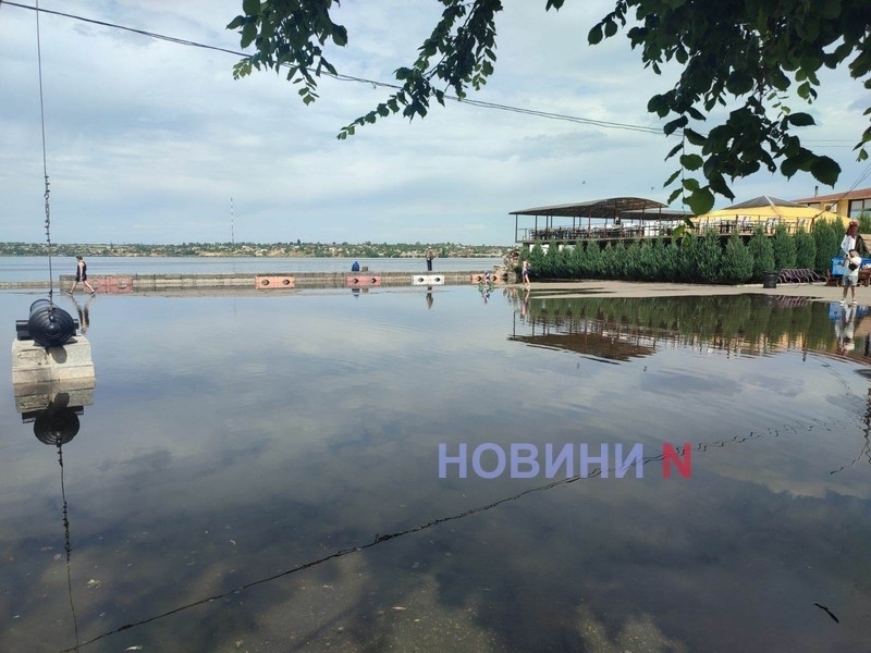 У Миколаєві за ніч рівень води знизився ще на 6 сантиметрів