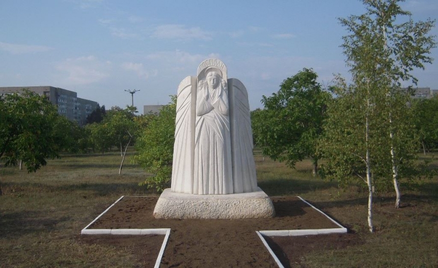 В Южноукраинске установили памятный знак жертвам Голодомора