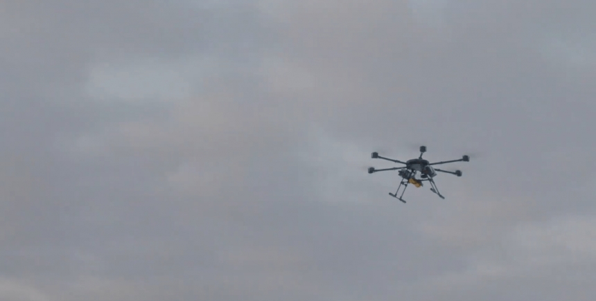 Підрив Каховської ГЕС: ударний дрон ЗСУ доставив гуманітарку українцям в окупації (відео)