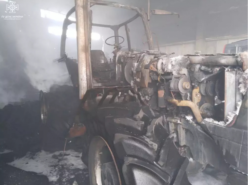 В Николаевской области сгорел трактор: причину пожара еще устанавливают