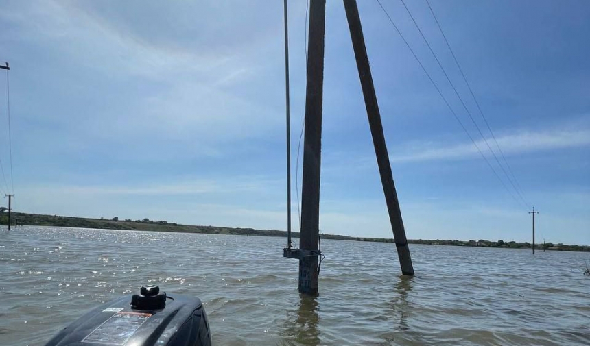 Затоплення Снігурівської громади: рівень води знижується, енергетики повертають електрику