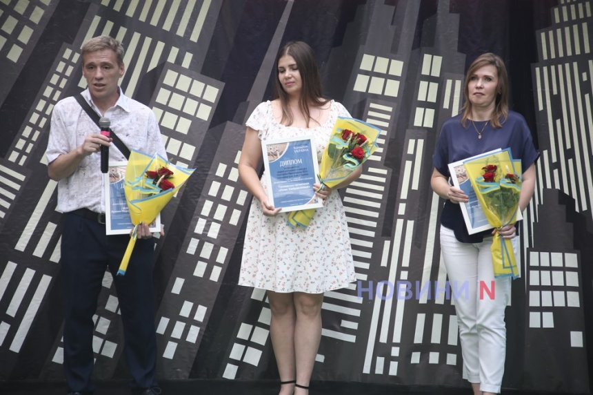 Благотворительность – путь к Победе : в Николаеве наградили лучших волонтеров (фоторепортаж)