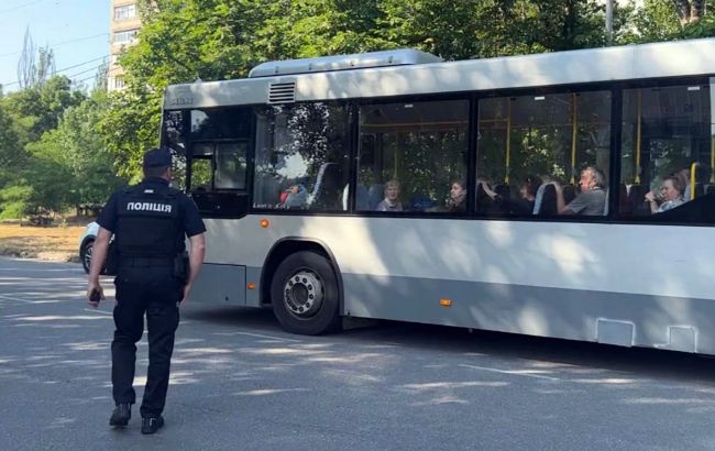 В Херсоне перевозчики избили волонтера, который бесплатно эвакуировал людей