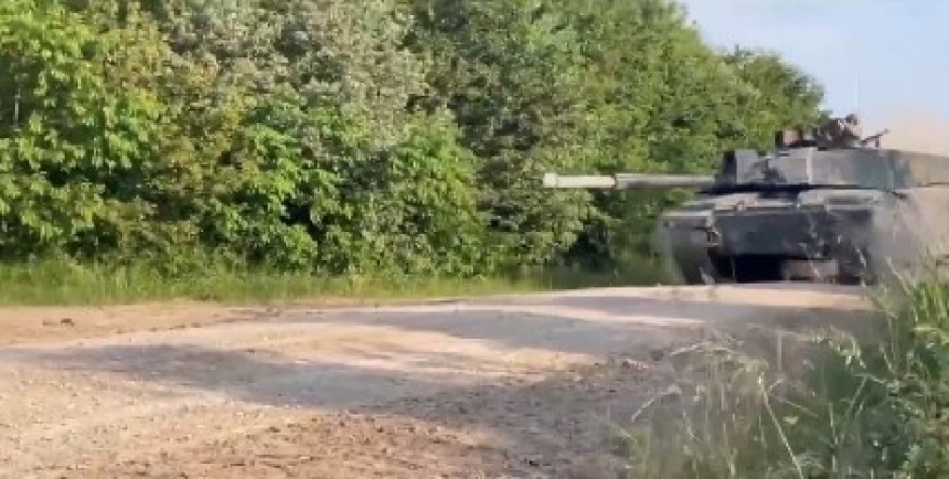 Британський танк Challenger 2 вперше помітили недалеко від лінії фронту, - соцмережі