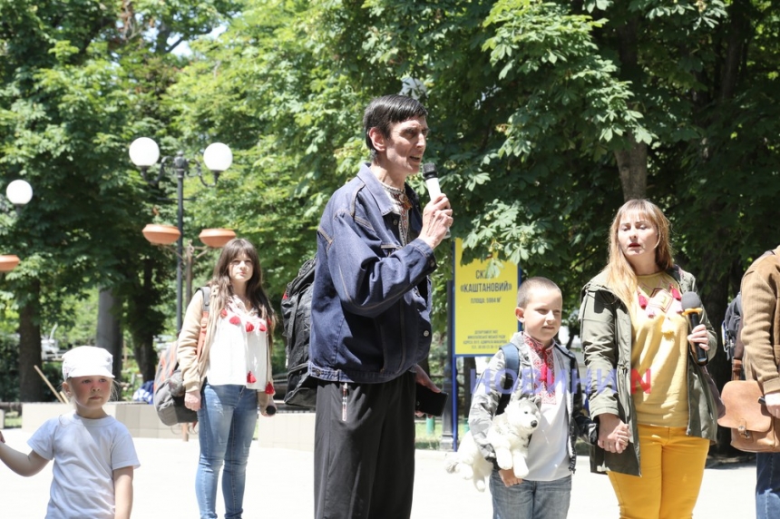 «Пліч-о-пліч з Українським народом»: у Миколаєві пройшла вулична акція, присвячена Дню біженців (фоторепортаж)