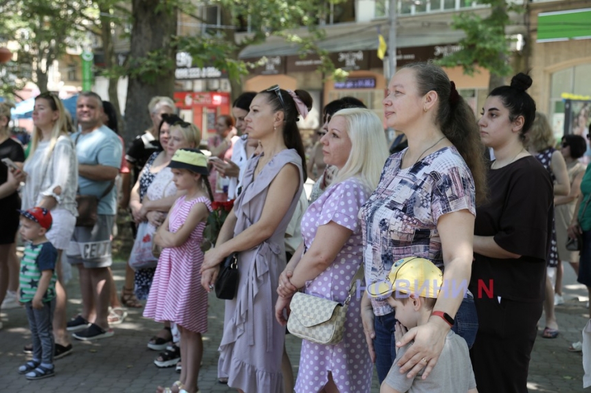 «Пліч-о-пліч з Українським народом»: в Николаеве прошла уличная акция, посвященная Дню беженцев (фоторепортаж)