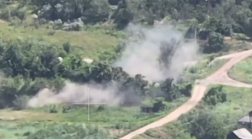Украинские военные уничтожили две российские гаубицы Д-30 (видео)
