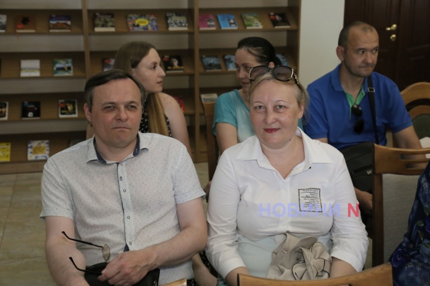 «Музика душі»: у Миколаївській бібліотеці відбувся ювілейний вечір Еліни Образцової (фоторепортаж)