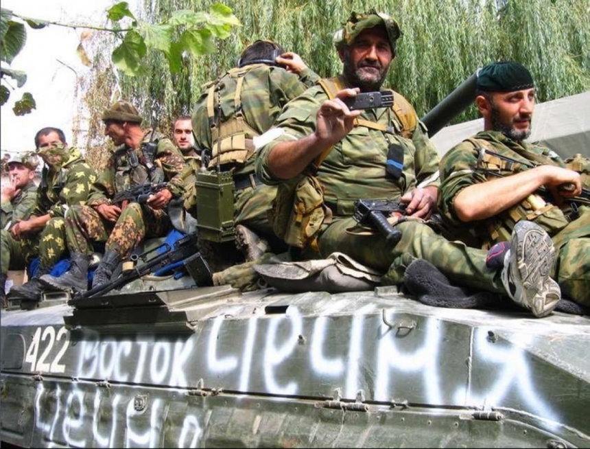 Як миколаївські десантники «відпрацювали» по кадировцям, які поспішали рятувати Путіна (відео)