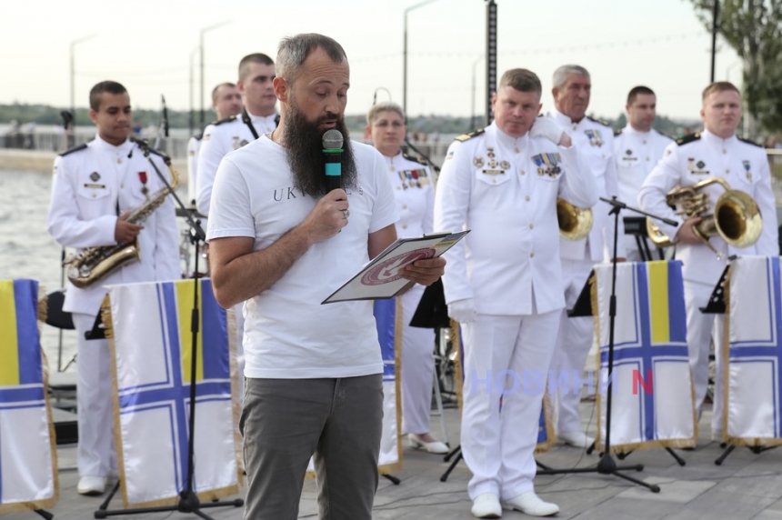 Как николаевцы День военно - морских сил отпраздновали (фоторепортаж)