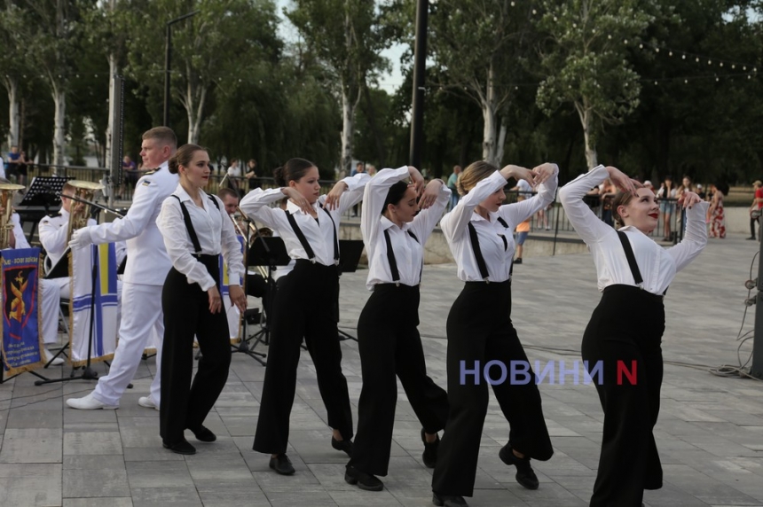 Как николаевцы День военно - морских сил отпраздновали (фоторепортаж)