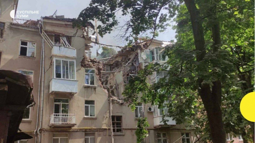 Оккупанты обстреляли Сумы: разрушен жилой дом