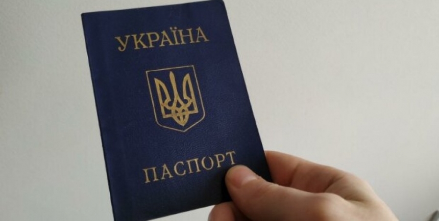 З серпня у 25-ти та 45-річних українців можуть забрати паспорти-книжки