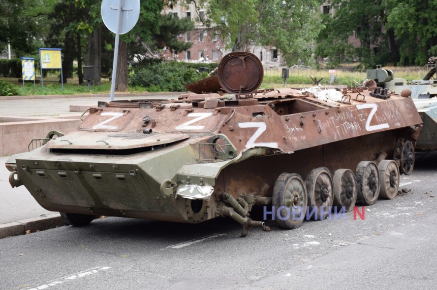 В Николаеве выставили военную технику, захваченную у оккупантов (фоторепортаж)