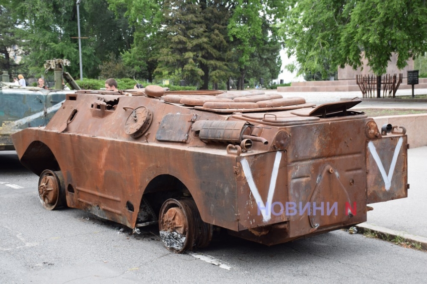 В Николаеве выставили военную технику, захваченную у оккупантов (фоторепортаж)