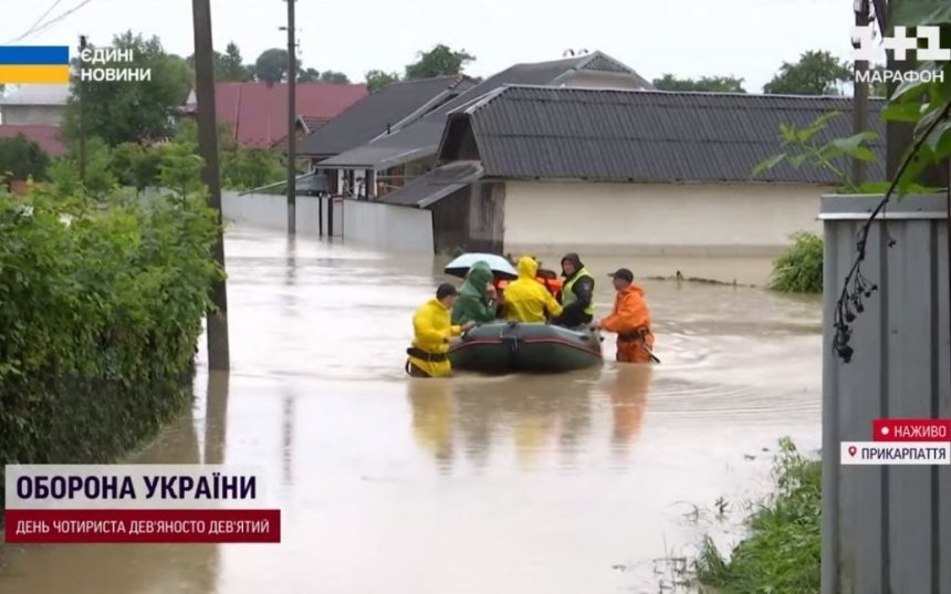 На Прикарпаття прийшла велика вода: будинки затопило, але люди відмовляються від евакуації