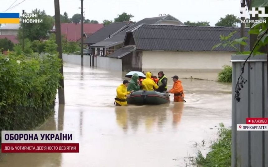 В Прикарпатье пришла большая вода: дома затопило, но люди отказываются от эвакуации