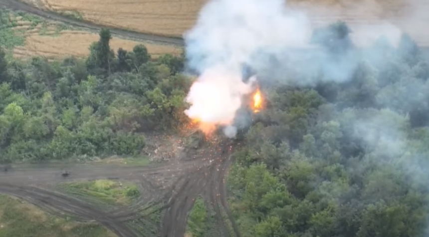 Миколаївські десантники показали на відео, як знищили ворожу самохідну гармату 2С5 «Гіацинт-С»